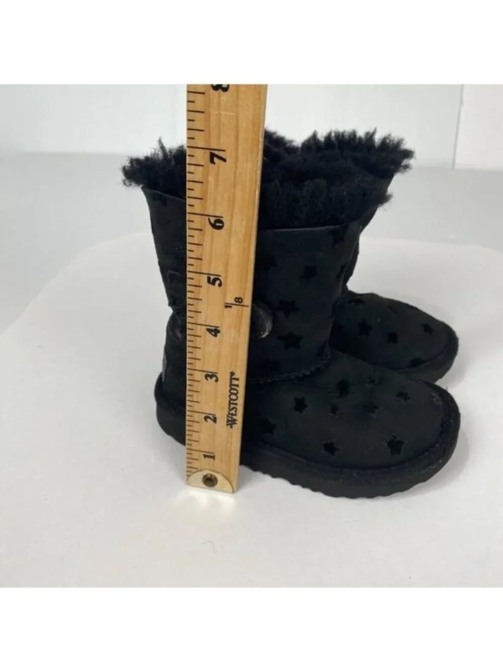 UGG‎ Kid’s Classic Boots Black Star Pattern Size 8 Girls Winter Snow Comfort